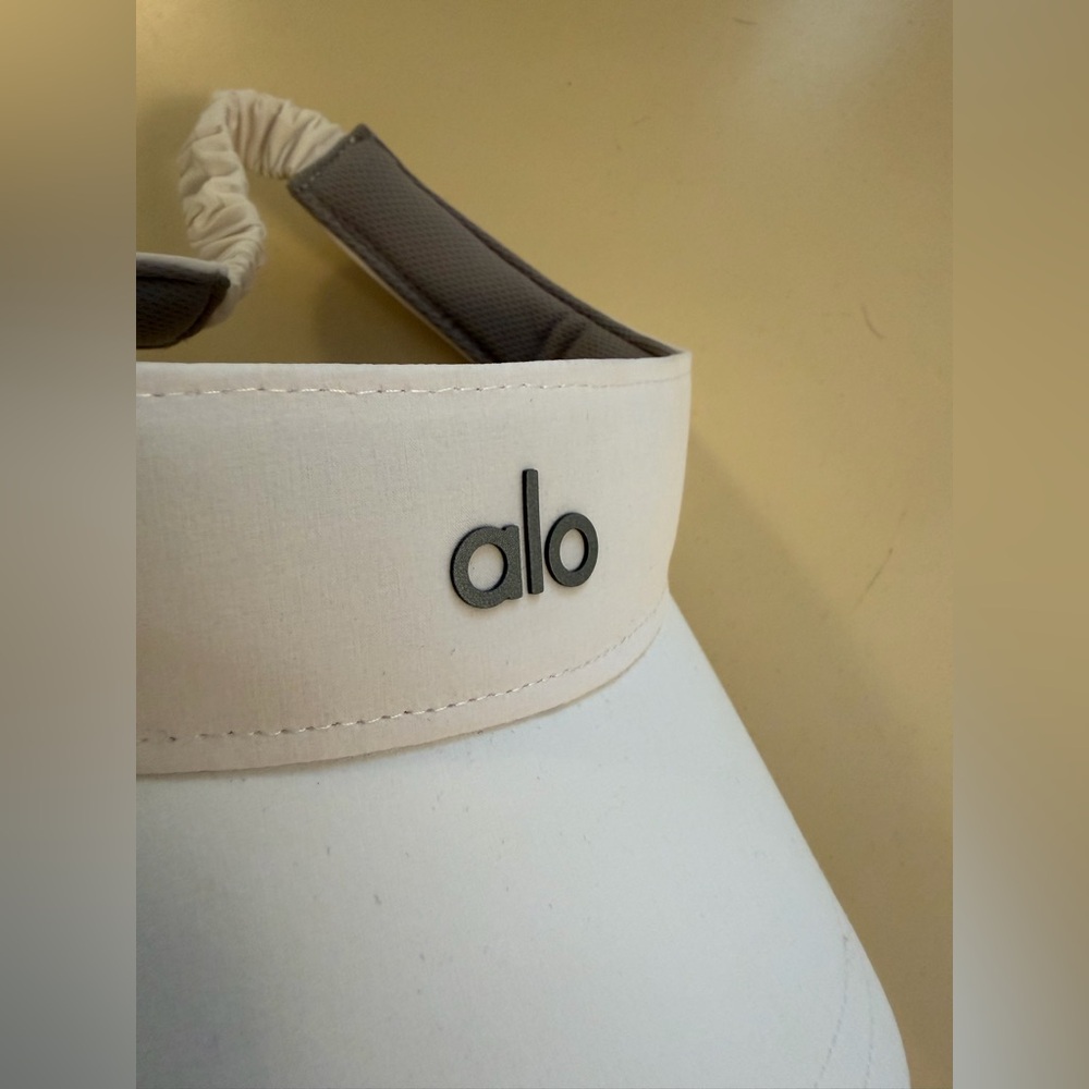 ALO Visor⭐️ - Picture 3 of 4